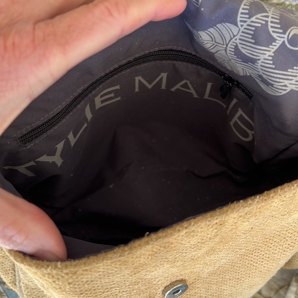 COPY - Tylie Malibu tan Purse - Picture 4 of 7